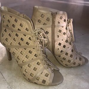 Gianni Bini Nude Heels